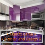 Dizajn malej rohovej fialovej kuchyne