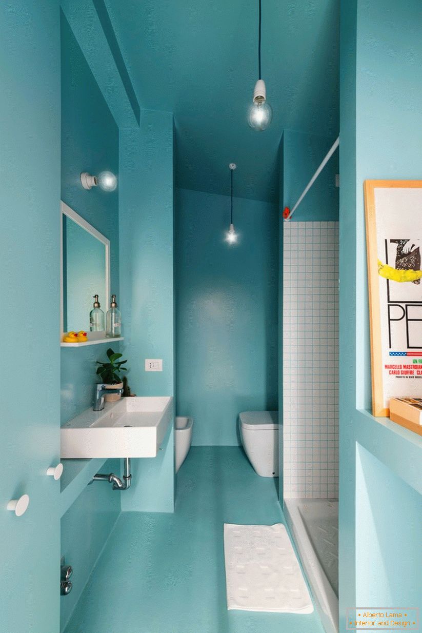 Vnútorná kúpeľňa v tyrkysovej farbe