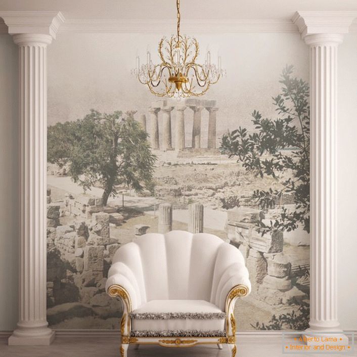 Dekoratívne stĺpy slúžia ako nádherná výzdoba obývacej izby, vyzdobená v barokovom štýle.