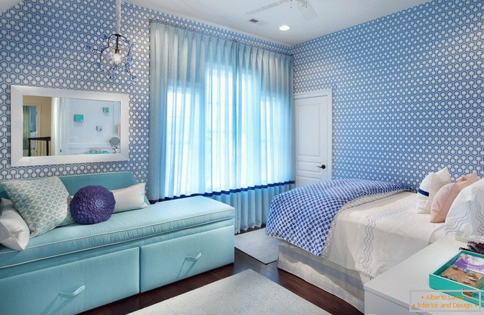 Modré tapety v spálni