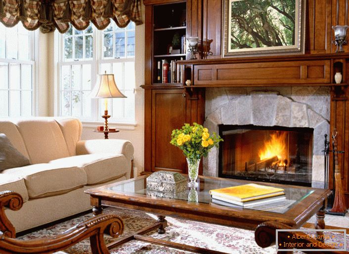 Obývacia izba sa vyrába v štýle škandinávskej krajiny. Hrubé zariadenie krbu, masívny nábytok, lakované