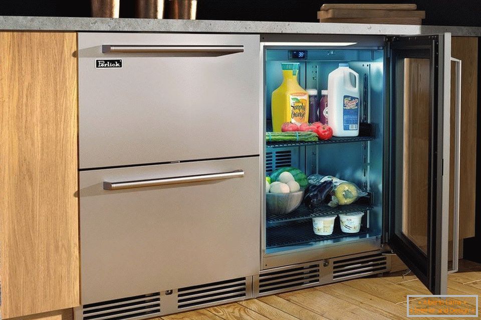 Chladnička pod pracovným priestorom v kuchyni