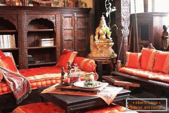 Indický štýl v interiéri s originálnym nábytkom a textilom