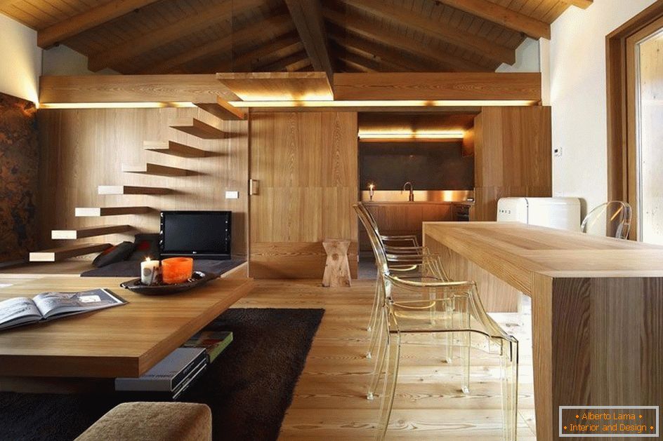 Svetlé drevo v kombinovanej obývacej izbe a kuchyni