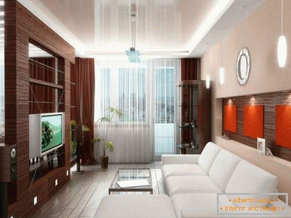 Interiér malého obývacej izby v súkromnom dome so zrkadlami a balkónom