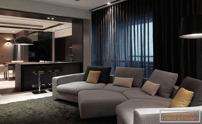 Strop a steny miestnosti sú high-tech monochromatické, nábytok je nevyhnutne pod hlavnou farbou miestnosti.