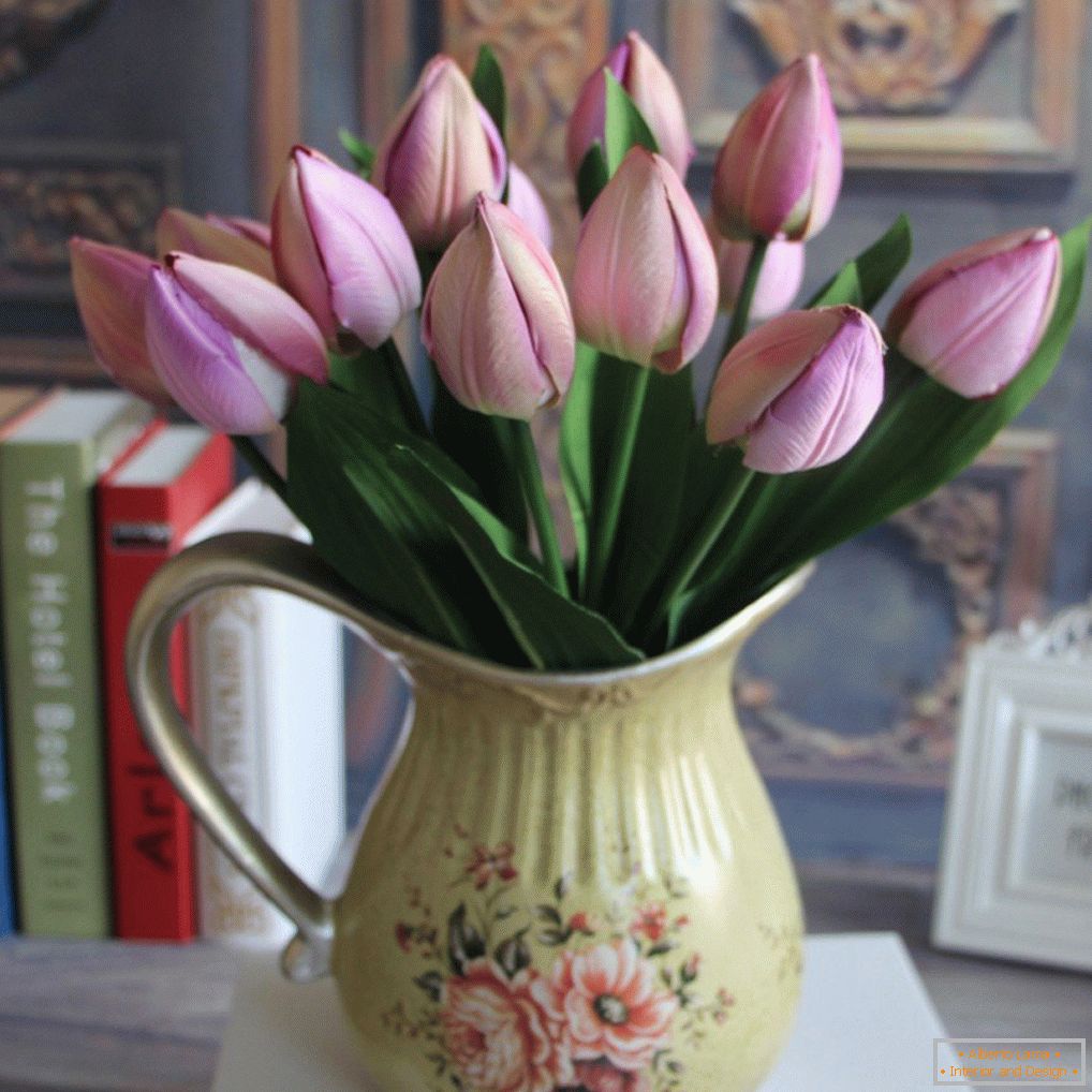 Monobook umelých tulipánov