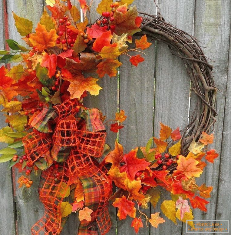 Krásny ornament - veniec vetví a listov