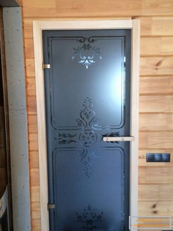 Neobvyklé sklenené dvere pre sauny a kúpele z nepriehľadného skla