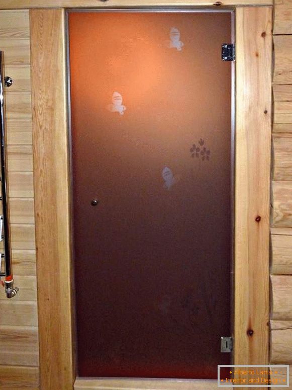 Vyberáme kvalitné sklenené dvere pre saunu a vaňu
