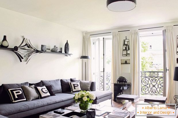 Čiernobiely interiérový dizajn obývacej izby