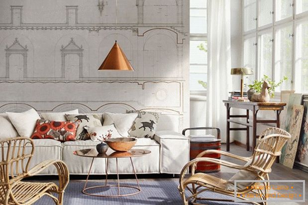 Moderná obývacia izba vo svetlých farbách s prútenými stoličkami