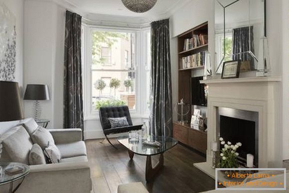 Krásne usporiadanie obývacej izby - fotografia s bay window