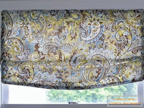 Svetlé textílie v dekorácii okien