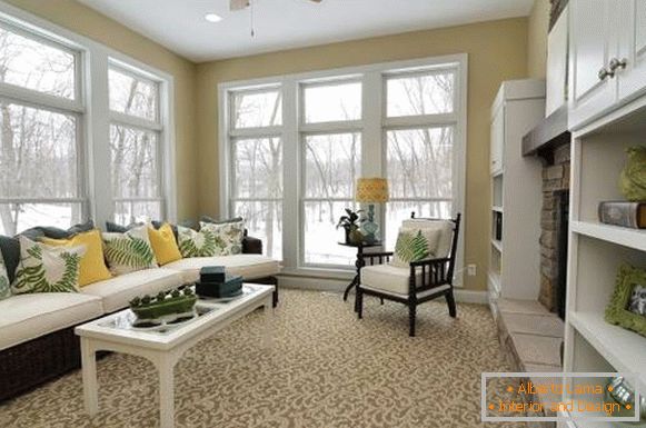 béžový koberec v obývacej izbe