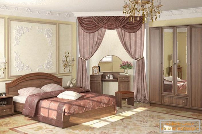 Elegantný modulárny nábytok v klasickom štýle pre ušľachtilú luxusnú spálňu.