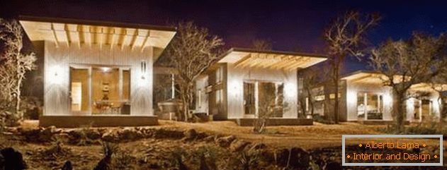 Malý lacný drevený dom v USA: ночью