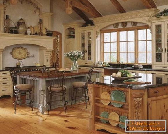 Klasický štýl Starého sveta v interiéri kuchyne