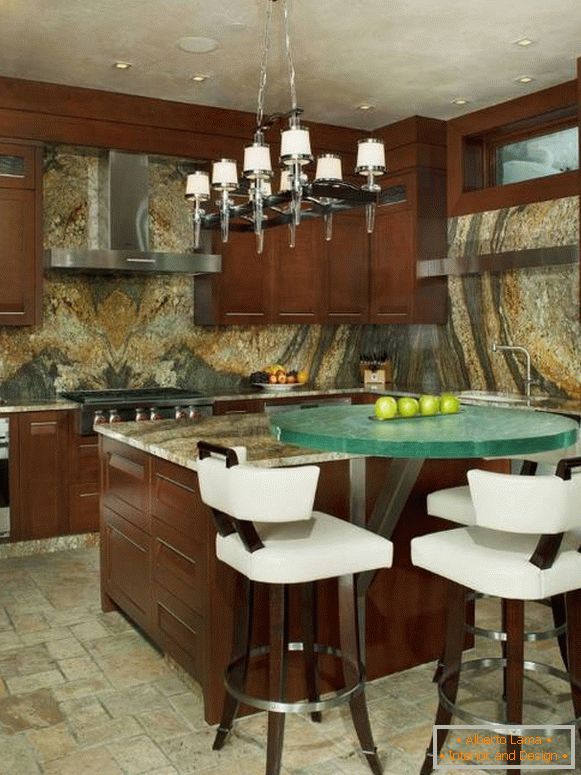 Luxusná kuchyňa s kamennou výzdobou 2015