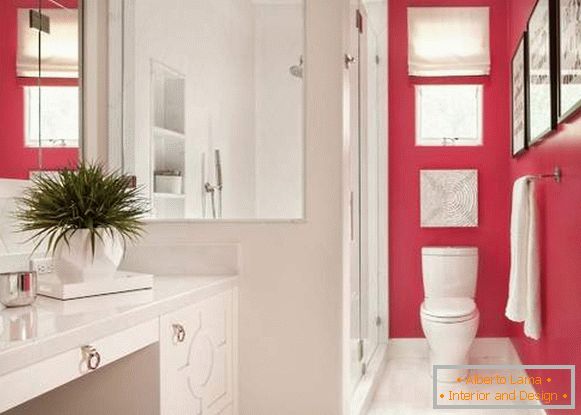 Krásna malá kúpeľňa - fotka v bielej a ružovej farbe