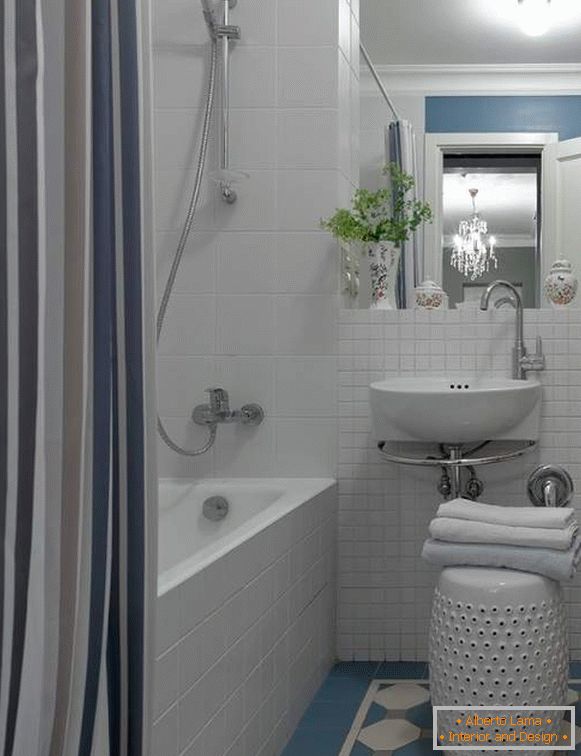 Krásne malé kúpeľne - fotografie v bielej a modrej