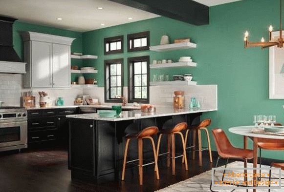 Maľovanie stien v byte s zelenou farbou - fotografia kuchyne a obývacej izby