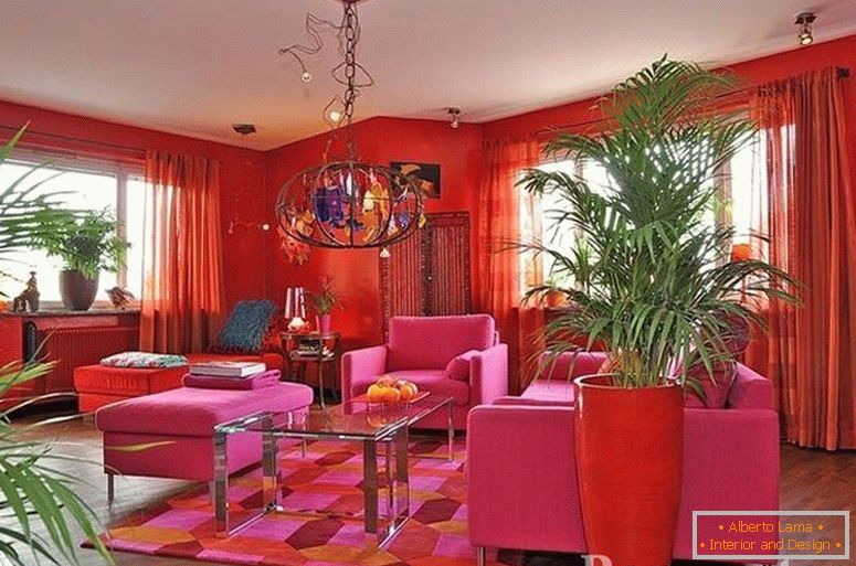 Ružový nábytok v obývacej izbe