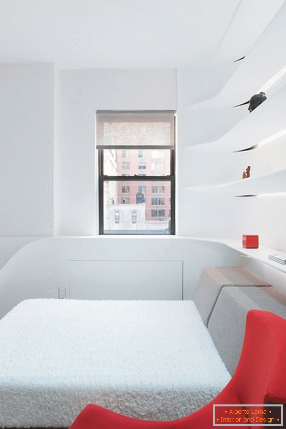 Kreatívny interiér bytu v bielej farbe