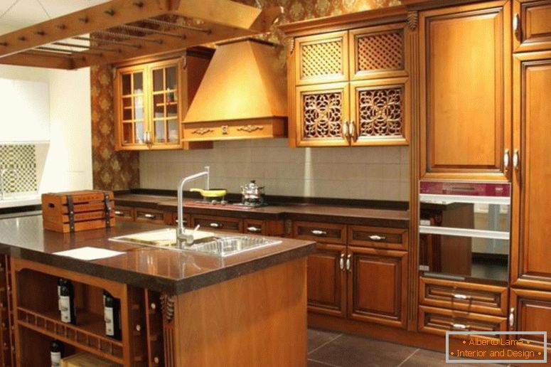 módne-drevené-šatník-pre-kuchyňa-dizajn osvetlenie-nápad-v-strop-pozdĺž čiernej-žula-countertop-kuchyňa-island_white-dlaždice-wall-backsplash-jpg
