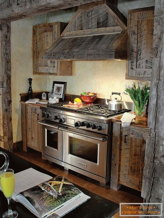 Kuchyňa z dreva v šedých tónoch
