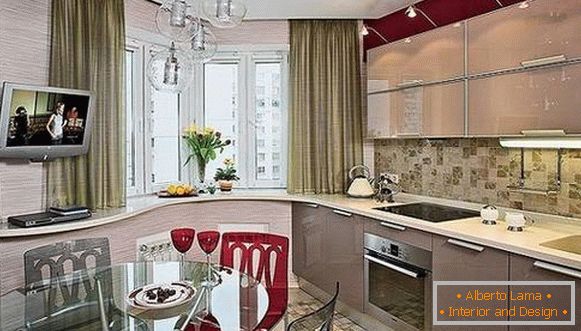 kuchynský interiér s hnedým oknom, foto 13