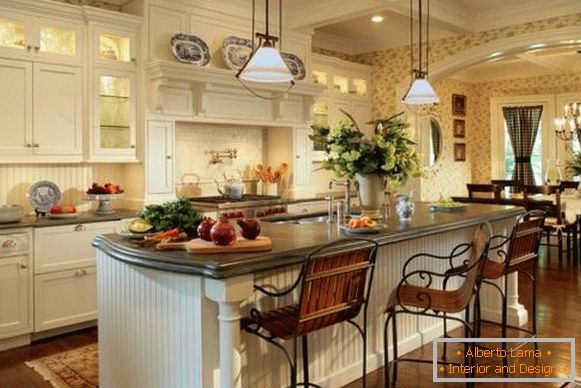 Biela kuchynská obývacia izba v štýle krajiny - klasický dizajn