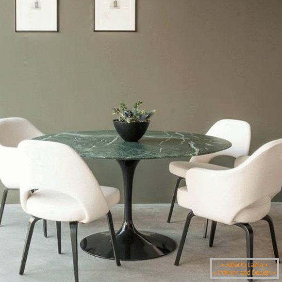 Jedálenský stôl Saarinen Tulip
