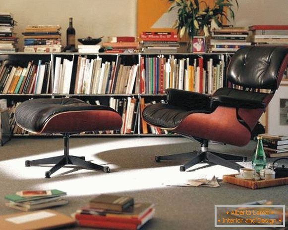 Eames stolička s čiernym koženým čalúnením