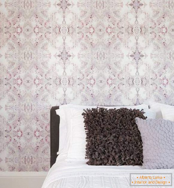 Kreatívna ružová tapeta v spálni foto 2015