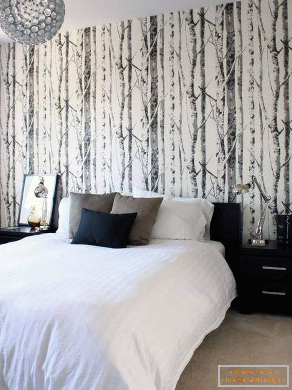 Čierna a biela tapeta v spálni - foto design lesa