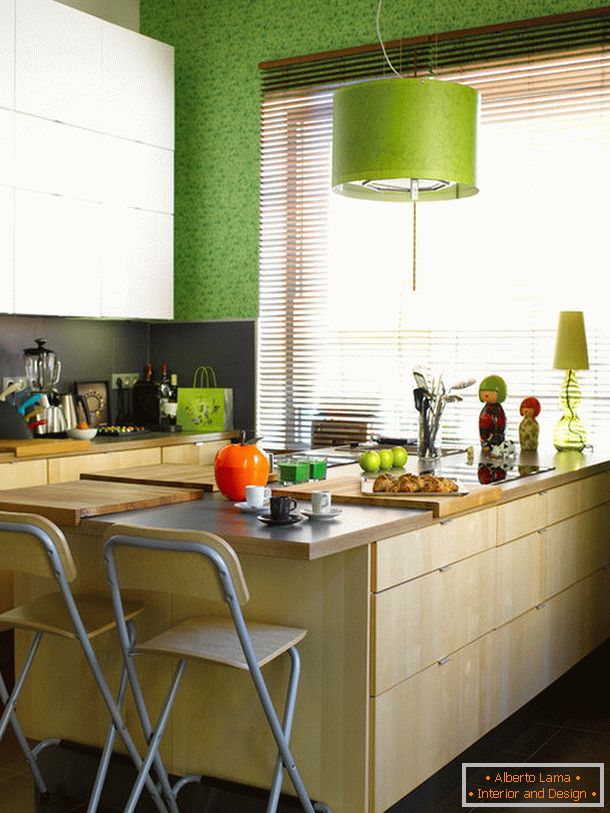 Kuchyňa v bielej a zelenej farbe