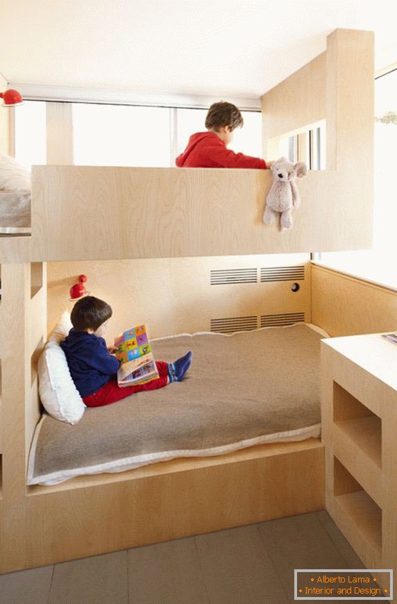 Dvojposchodová posteľ v detskej izbe