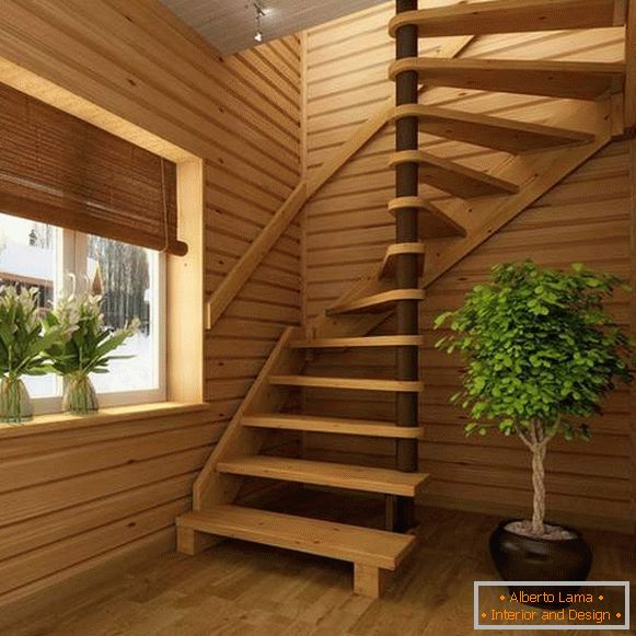 Moderné točité schodiská v súkromnom dome z dreva