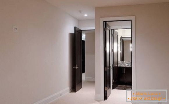 Ako kombinovať dvere a podlahy v interiéri - foto