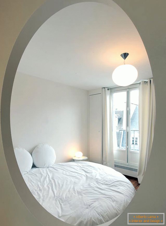 Okno v spálni pôvodného štúdia v Paríži