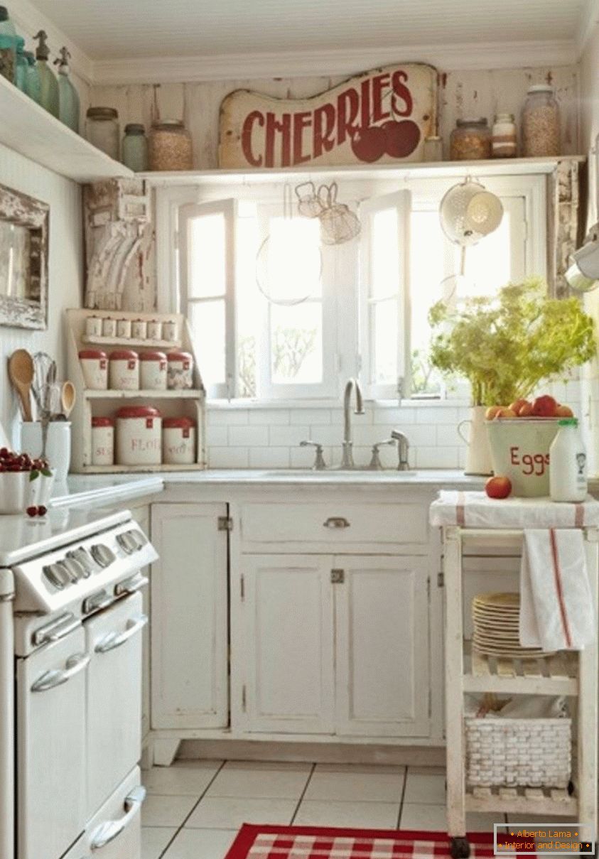 Malá kuchyňa v bielej farbe