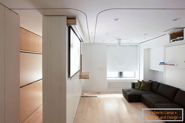 Multifunkčný bytový transformátor v obývacej izbe v New Yorku
