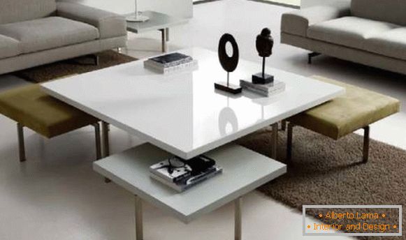 Sada nábytku: stolík a stoličky