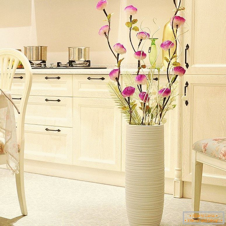 Váza s kvetmi v kuchyni