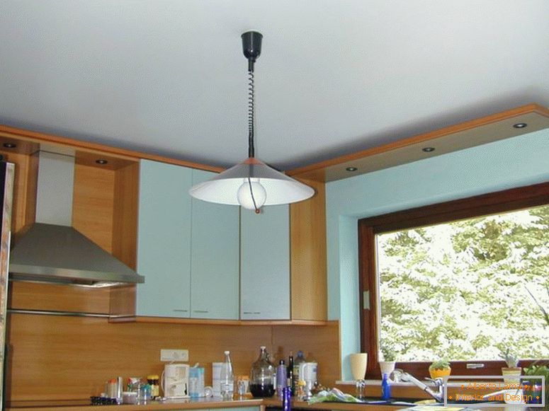 design-strop-v-kuchyni-zo-sadrokartónu
