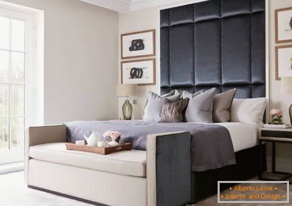 Moderné postele s vysokou mäkkou čiapkou v interiéri