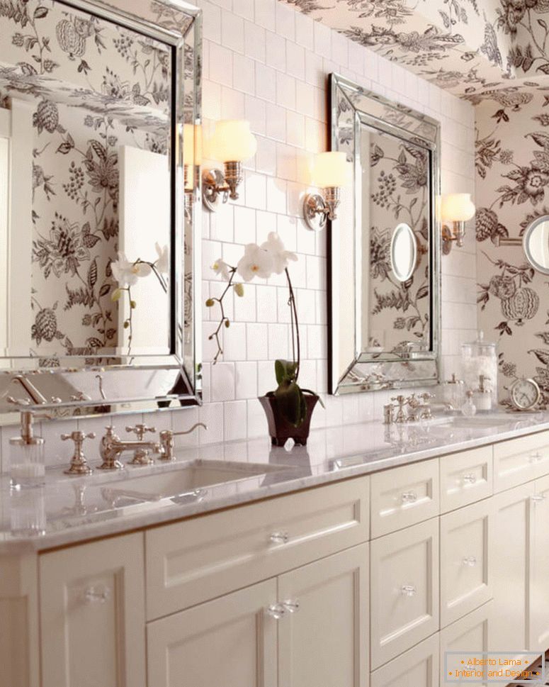 uhlie-bielo-kvetinovo-wallpaper-kúpeľňa-hyde-Evans-design