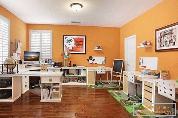 oranžovo-stien-home-office
