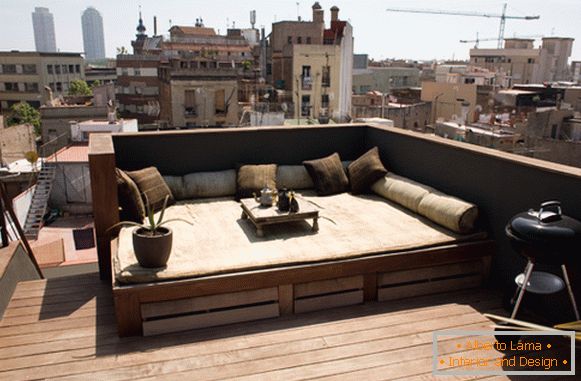 Terasa na balkóne malého štúdia v Barcelone